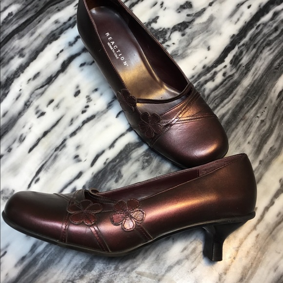 Kenneth Cole Reaction Shoes - Kenneth Cole Reaction bronze leather low heels/7